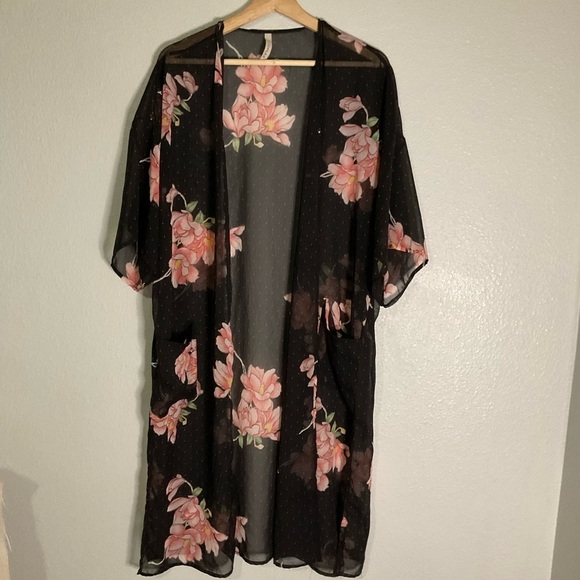 Gilli Kaftan Duster Length 3/4 Sleeve Black Floral One Size Pocket Front - Picture 1 of 8